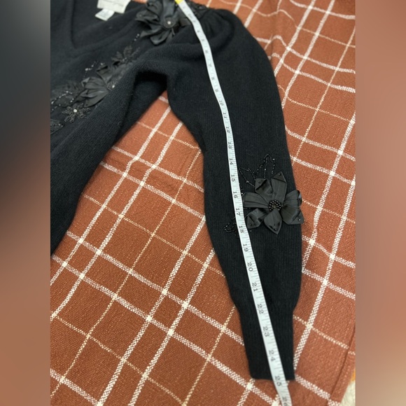 Vintage Rebecca Gray Wool Angora Black Floral Beaded Embroidered Sweater Size S - Picture 10 of 11